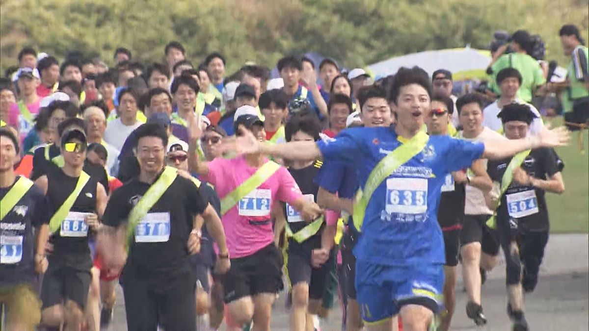 たすきをつなぎゴールへ　「FBCリレーマラソン in 芝政 2024」　秋晴れのもと3400人が爽やかな汗　坂井市三国町･芝政ワールド