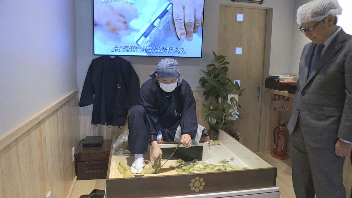 昆布のうま味 外国人観光客にわかりやすく発信 職人の指導でおぼろ昆布の手すき体験も