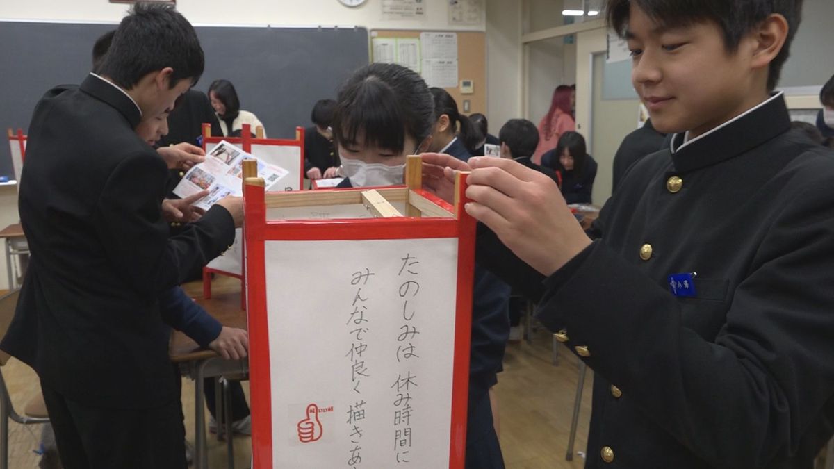 足羽川の桜並木照らす　中学生"ぼんぼり"手作り　骨組み覆う和紙には独楽吟　「ふくい桜まつり」来月22日開幕