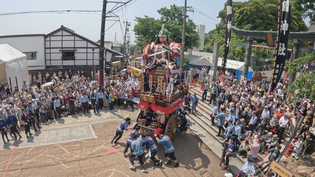 三国祭は中日　"山車巡行"で盛り上がる　宿泊客が山車曳き体験も　三國神社前に6基が集結