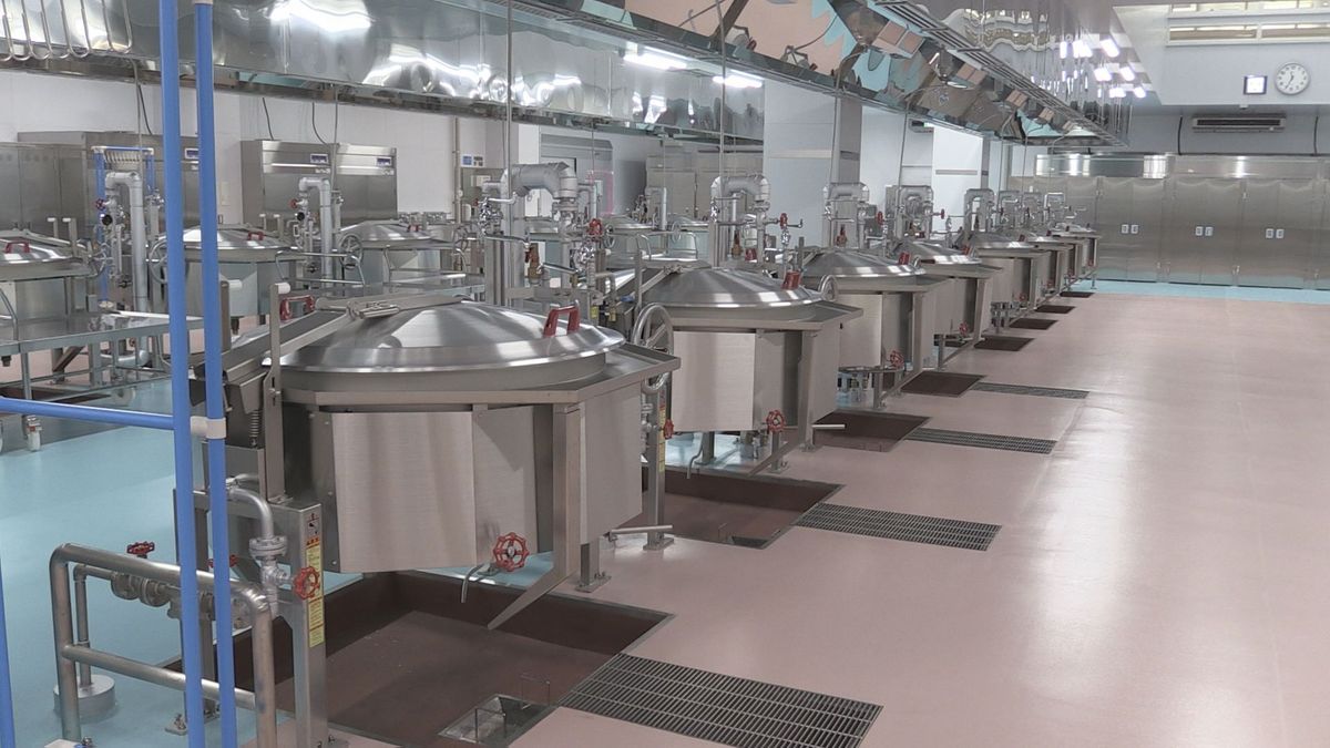 福井市学校給食センターの完成記念式典 最大1万3000食の提供 食物アレルギー対応の調理室を設置