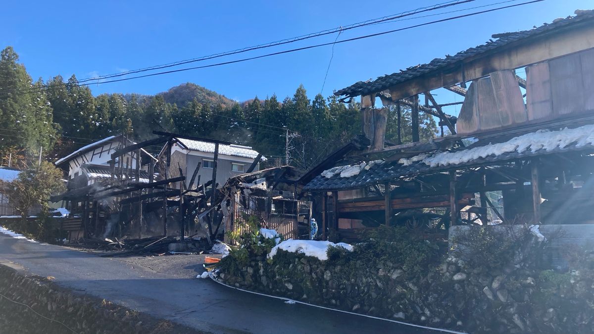 未明に大野市内で火事 住宅1棟を全焼 焼け跡から遺体 行方不明の妻か