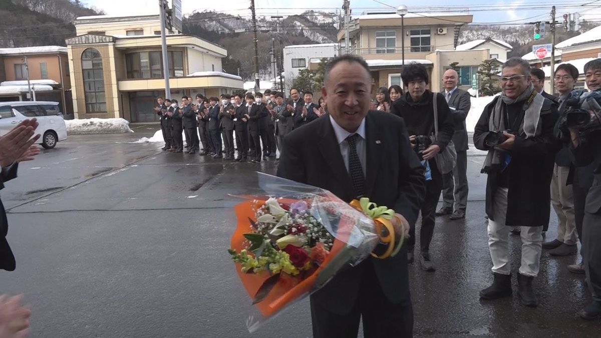 「町民が健康で明るく 前向きに暮らせるよう全力で」南越前町の仲倉典克町長(57)が初登庁