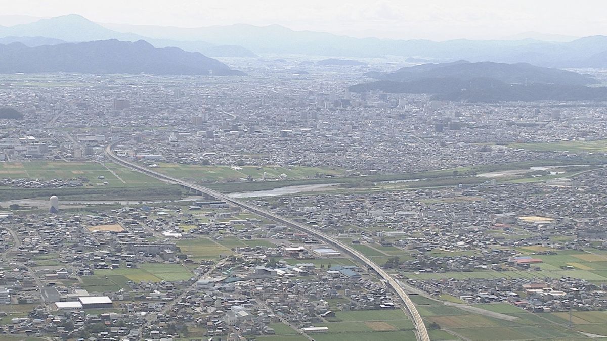 77か月連続全国トップ　8月の県内有効求人倍率　新幹線開業効果は落ち着く　宿泊･飲食業は減少傾向