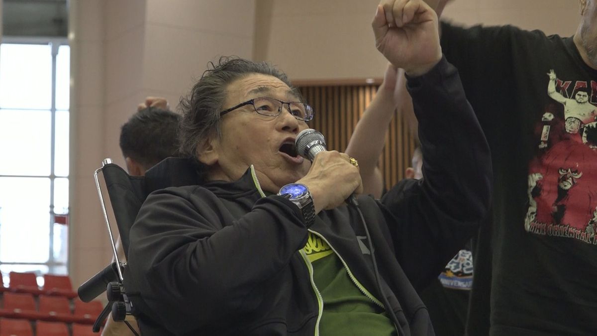 勝山出身の天龍源一郎さん(74)登場 32年ぶりのプロレス大会開催 「声を出して喉がカラカラ」 1000人のファン駆けつける 勝山市・ジオアリーナ