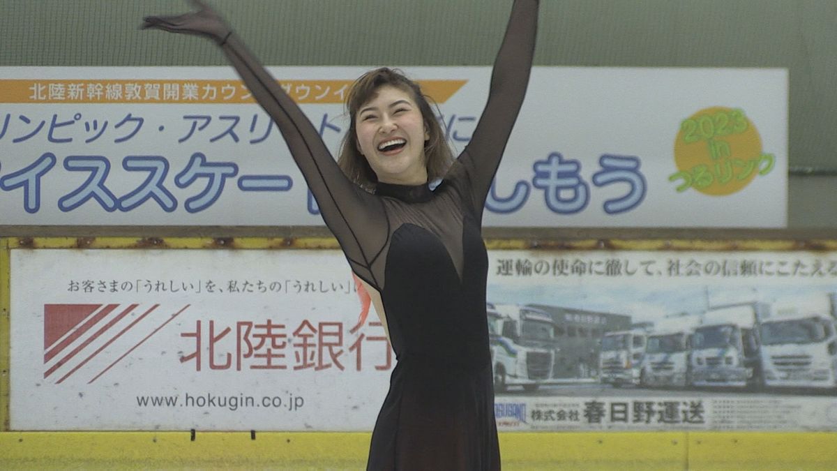 プロフィギュアスケーター村上佳菜子さんが敦賀市のスケート場で演技を披露 繊細で躍動感あふれる演技が市民ら450人を魅了 日本スケート連盟公式スケートリンクを新幹線誘客に活用へ