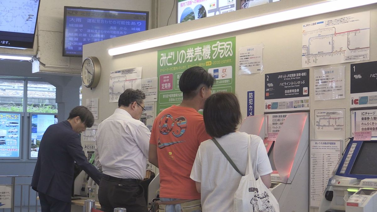 敦賀駅西口に券売機1台増設 混雑解消へ 市が駐車場の新設も検討