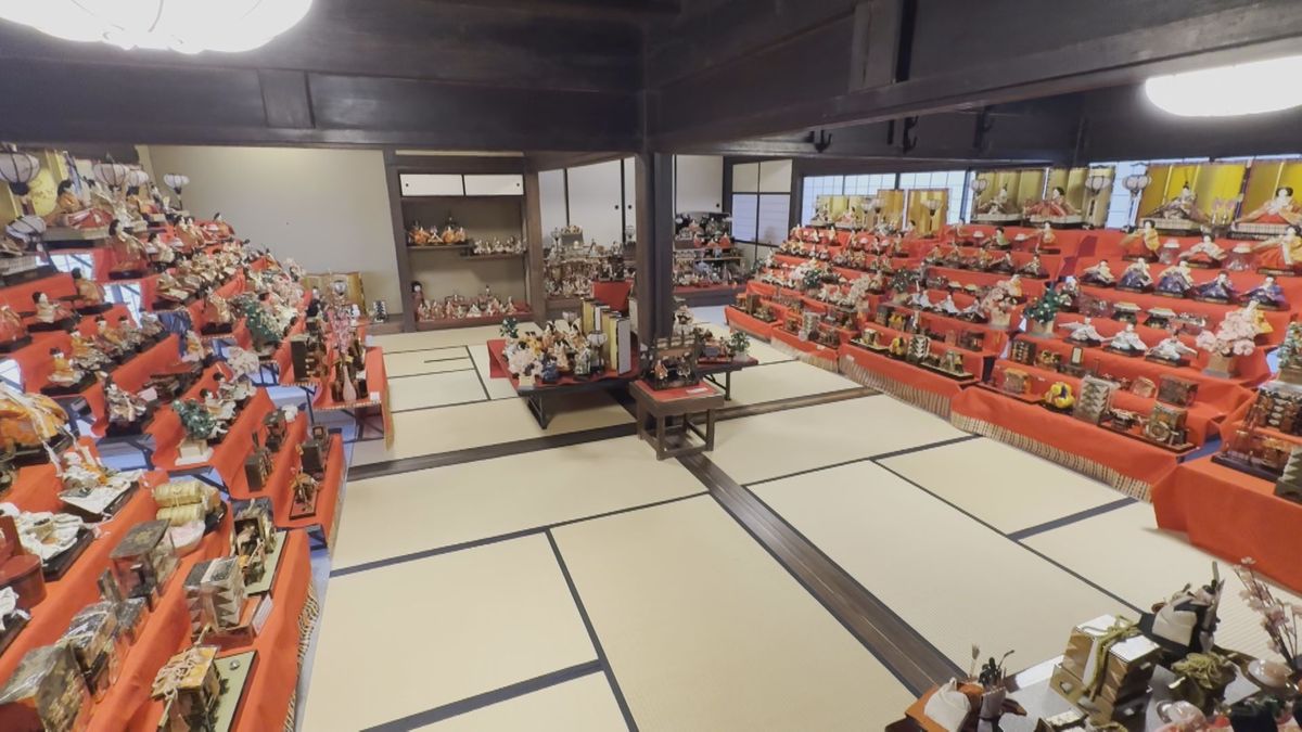 ひな人形の移り変わり楽しんで 越前町の古民家に7段飾りがずらりと 
