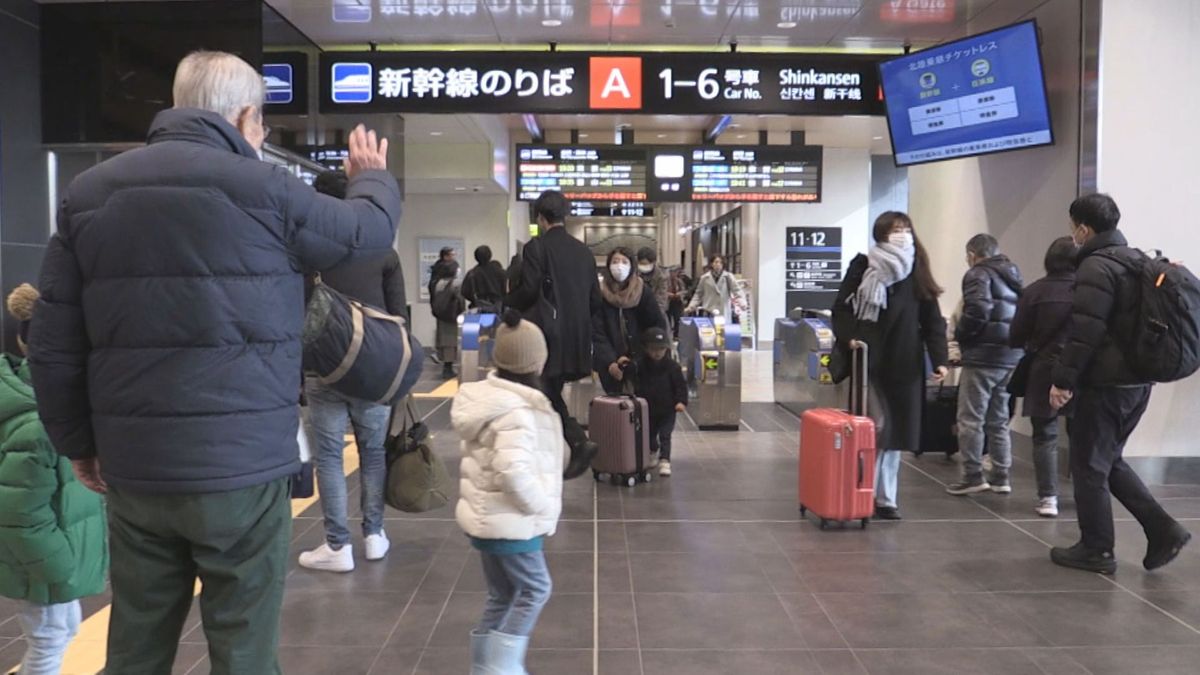 年末年始をふるさと福井で 新幹線開業して初の年の瀬 帰省客で混雑 東京方面からの新幹線ほぼ満席