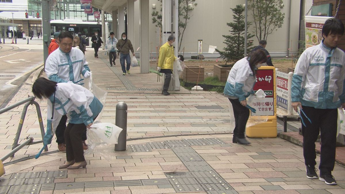 きれいな玄関口で出迎え　市民ボランティアが駅前清掃　新幹線開業まであと3日