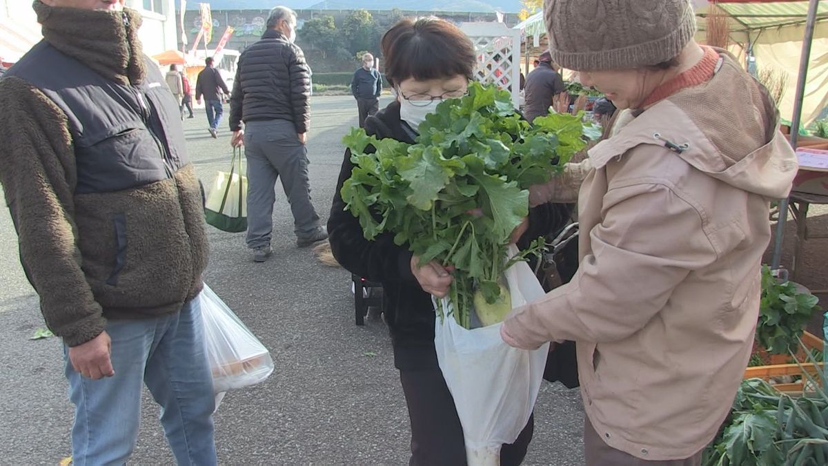 収穫に感謝ささげる「かりんて祭」地元野菜が格安!大鍋料理で温まる~ あわら市