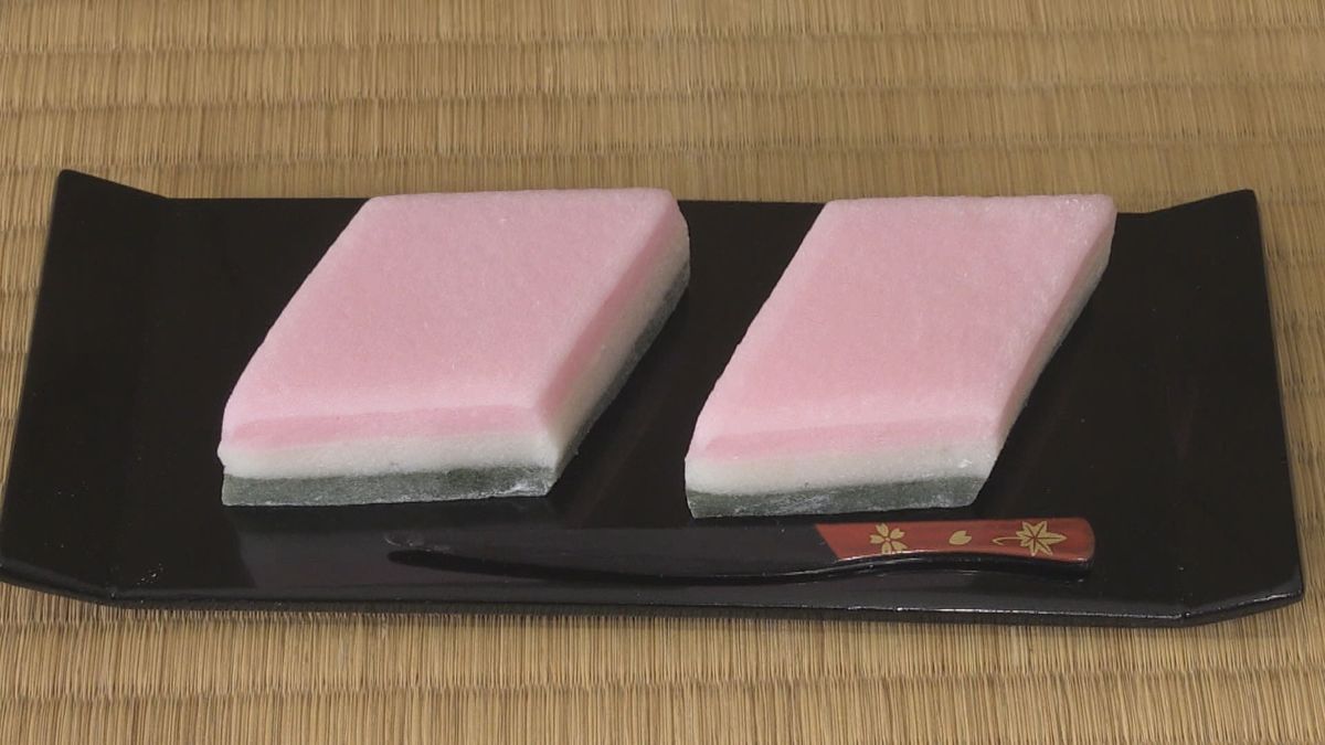 白とピンク 緑の3色 桃の節句を前にやさしい甘さで柔らかいひし餅づくり