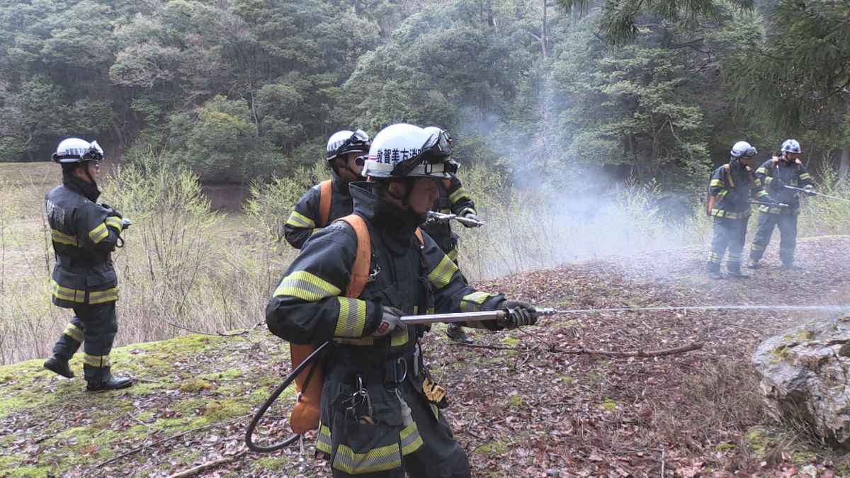 全国で大規模な山林火災が相次ぐ 迅速な消火と延焼防止へ向け消防が訓練