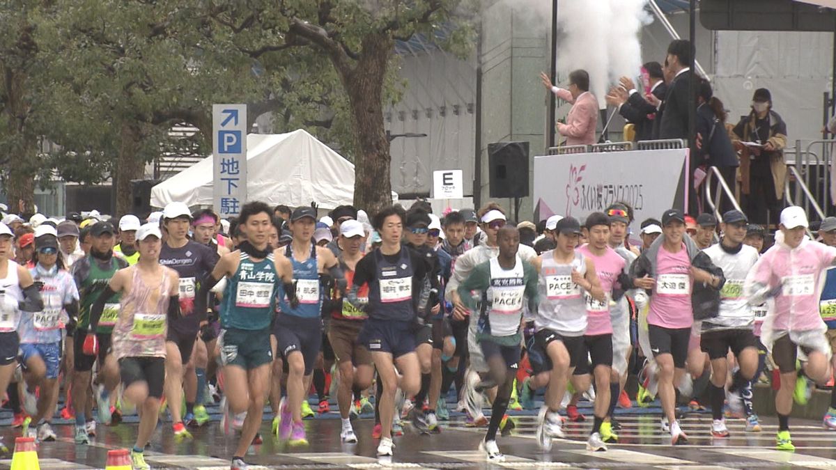 各地のエイドも大人気　自慢の食でおもてなし　ふくい桜マラソン2025　雨にも負けず、1万3485人が駆け抜ける