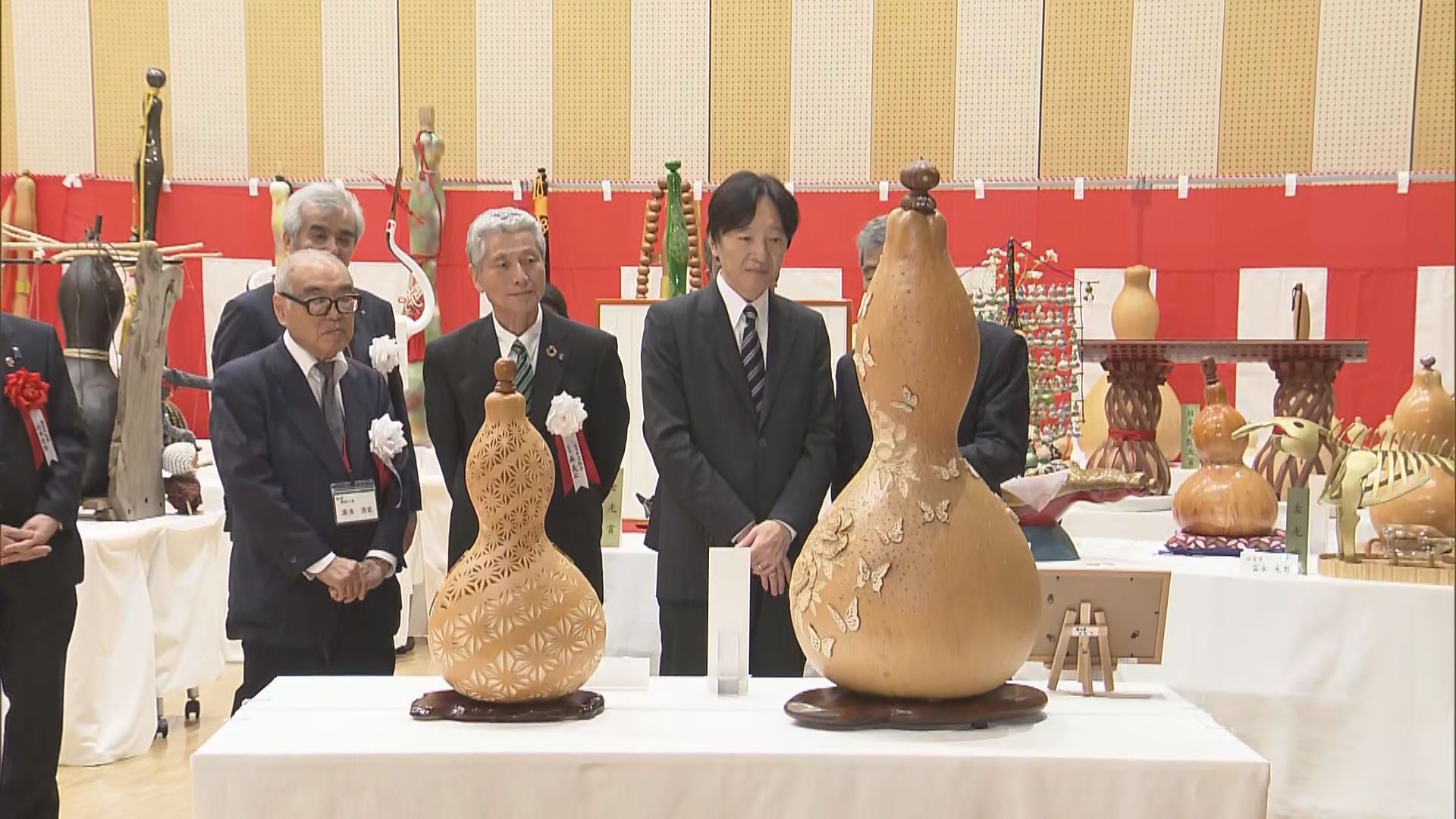 皇嗣秋篠宮さまが来福　福井のひょうたん文化を堪能　恐竜の形などユニークな作品並ぶ　全日本愛瓢会の展示会