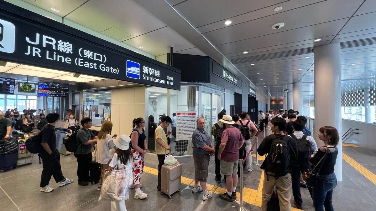 北陸新幹線 午前中からほぼ満席に 台風10号影響で東海道新幹線が運休で利用客う回