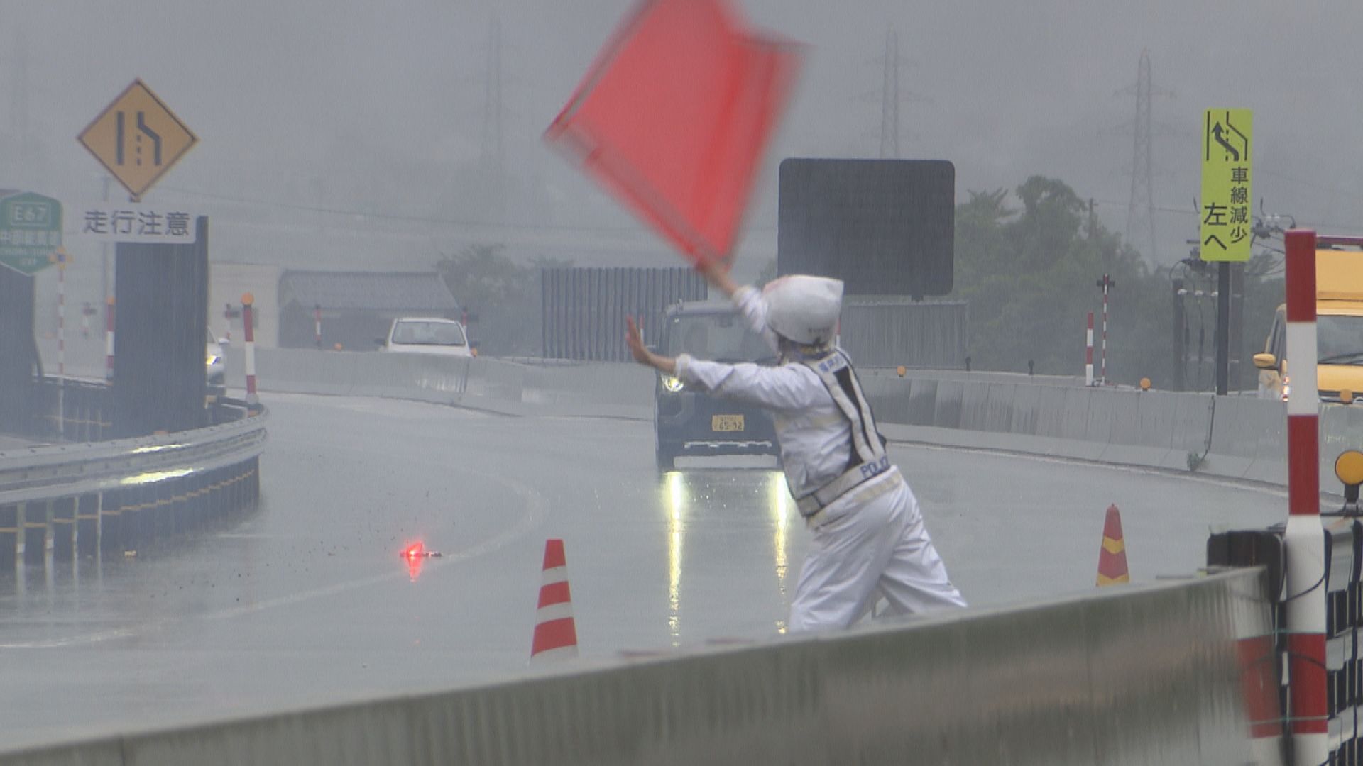 ストップ逆走　中部縦貫自動車道で国交省と県警が訓練　逆走車への対応を確認　県内でも過去5年間で33件