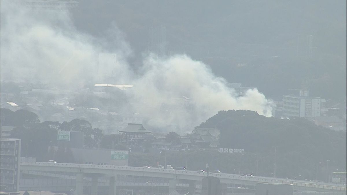 【速報】高く煙が上がる　北九州市小倉北区で火災　消火活動中　