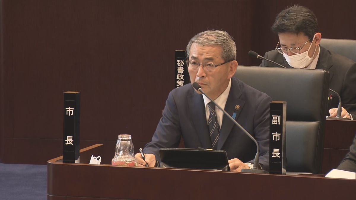 全議員16人による採決が行われた