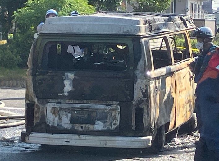 【速報】路上で乗用車が炎上　運転中に黒煙→エンジンをかけ直したところ出火　福岡