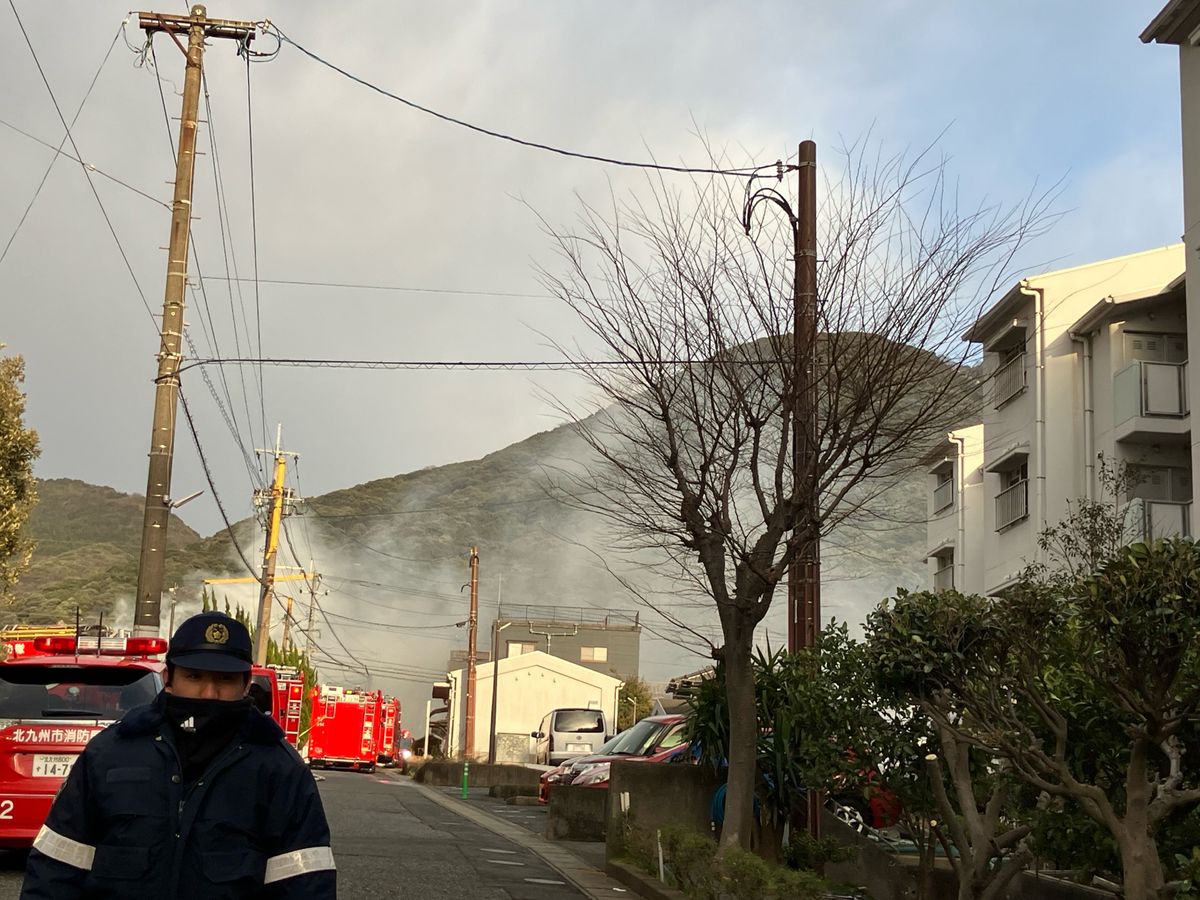 【速報】「家が燃えている」木造平屋建ての住宅から出火　女性2人を病院に搬送　北九州市門司区