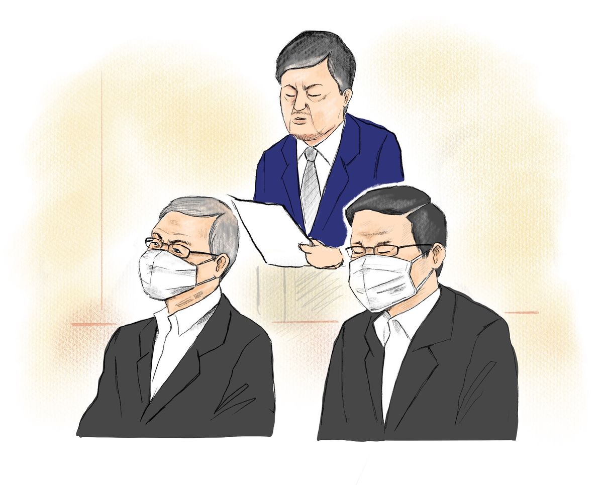 弁護側の弁論を聞く両被告