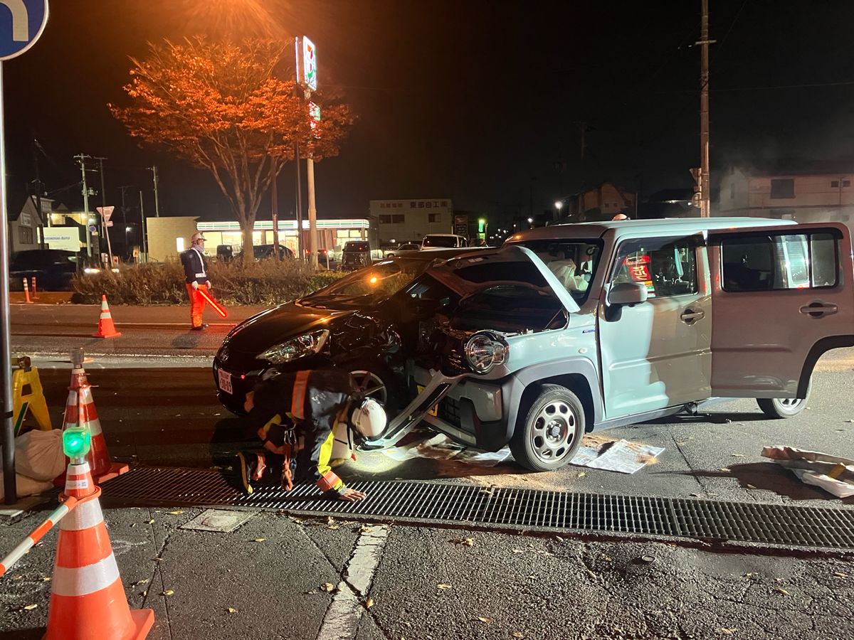 郡山市の美術館通りで車の衝突事故　軽自動車に乗っていた子ども2人を含む計4人を救急搬送