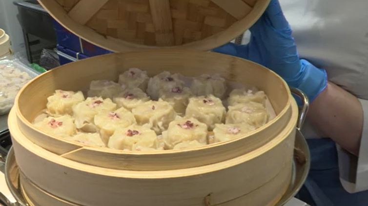 東京・銀座の百貨店でタコシウマイの試食販売会　“常磐もの”タコを使用