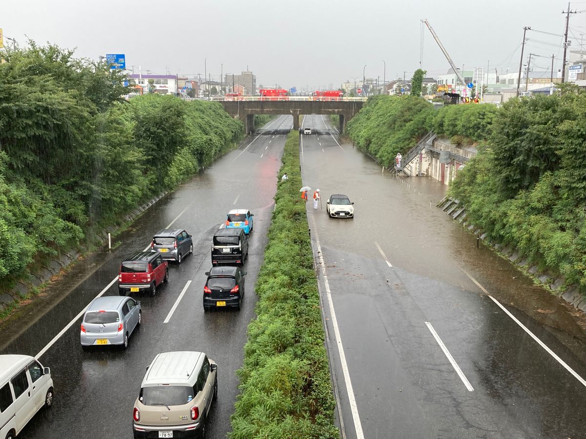 郡山市で道路冠水　車が立ち往生も　運転手の男性けがなし・福島県