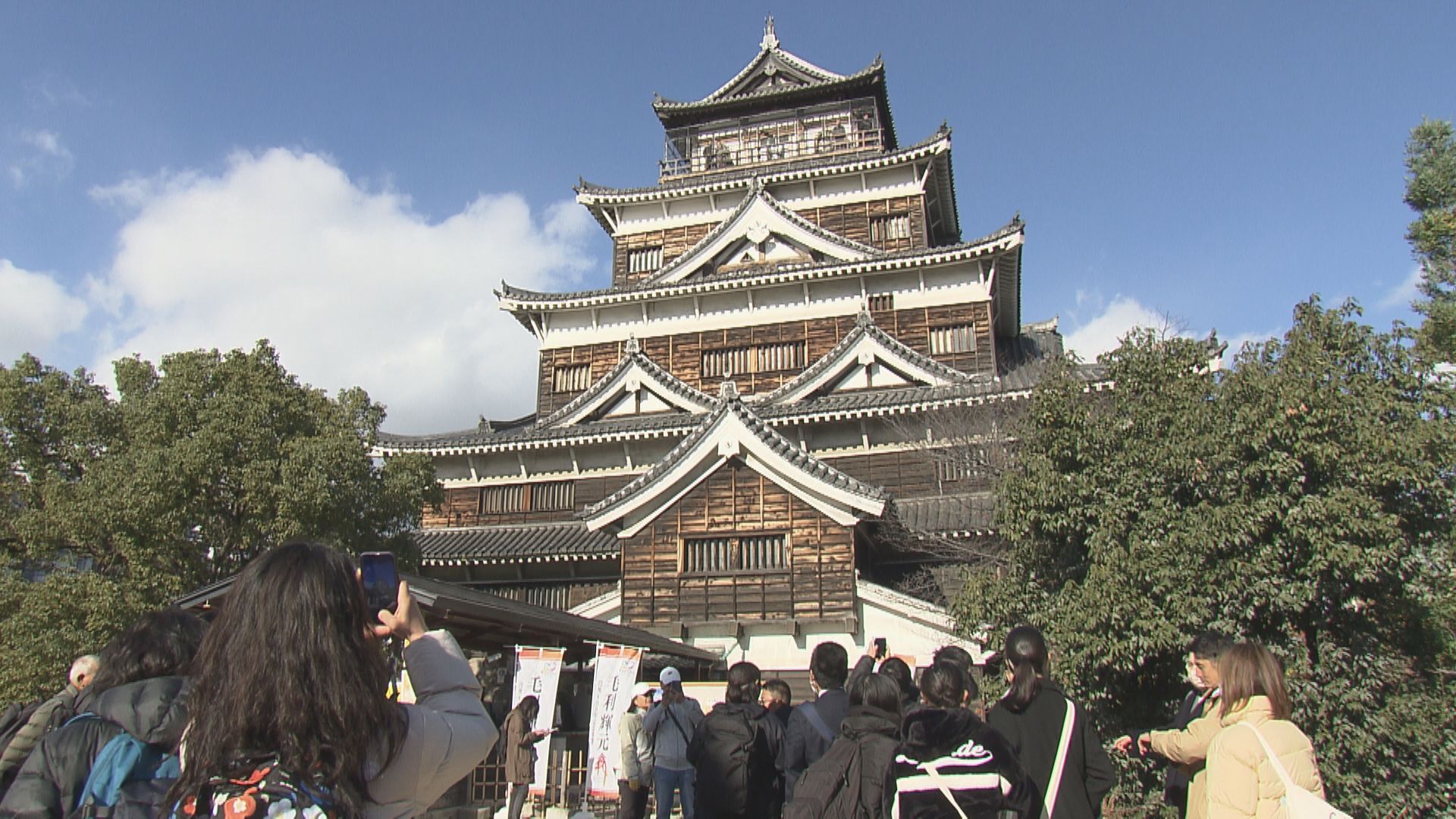 広島城 400年以上天守を支える石垣基礎を報道陣に公開（2025年12月3日