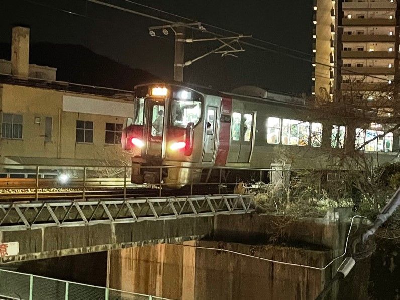 【続報】列車と接触したのは男児か？搬送先の病院で死亡　JR呉線　広～海田市は順次運転再開