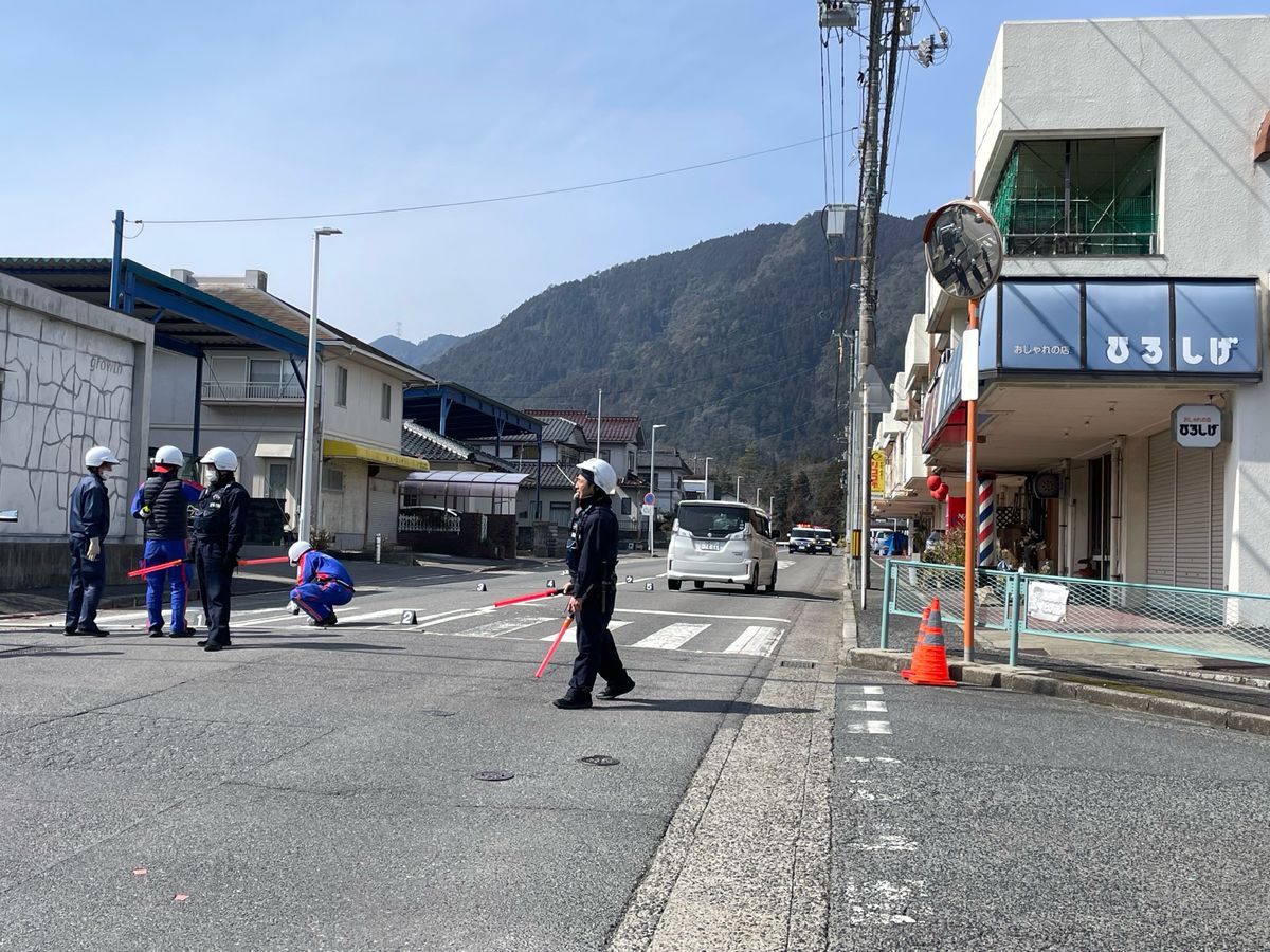 歩行者の男性が車にはねられ意識不明の重体　広島市内　信号機のない交差点