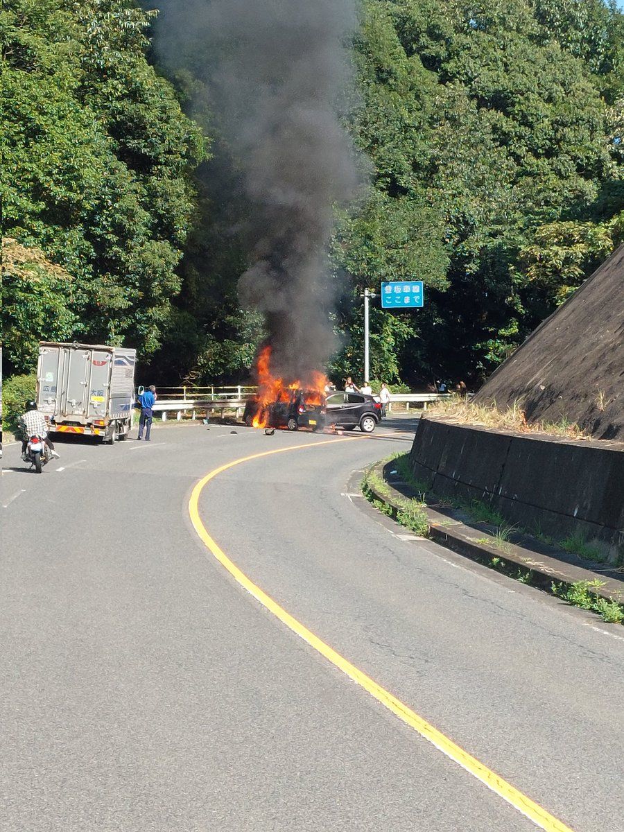 車やバイクなど４台が絡む事故　バイクの５０代男性が意識不明の重体【広島・尾道市】