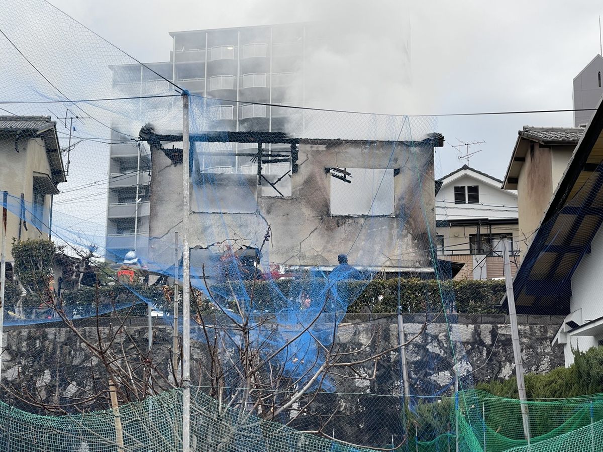 ２人が死亡３人が負傷　１人と連絡取れず　広島市の住宅で火事　（10日午前10時時点）