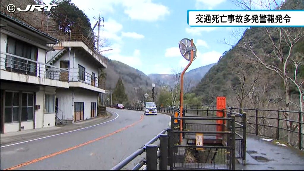 徳島県の国道で大型トラックと乗用車の事故　高知県の男性が死亡