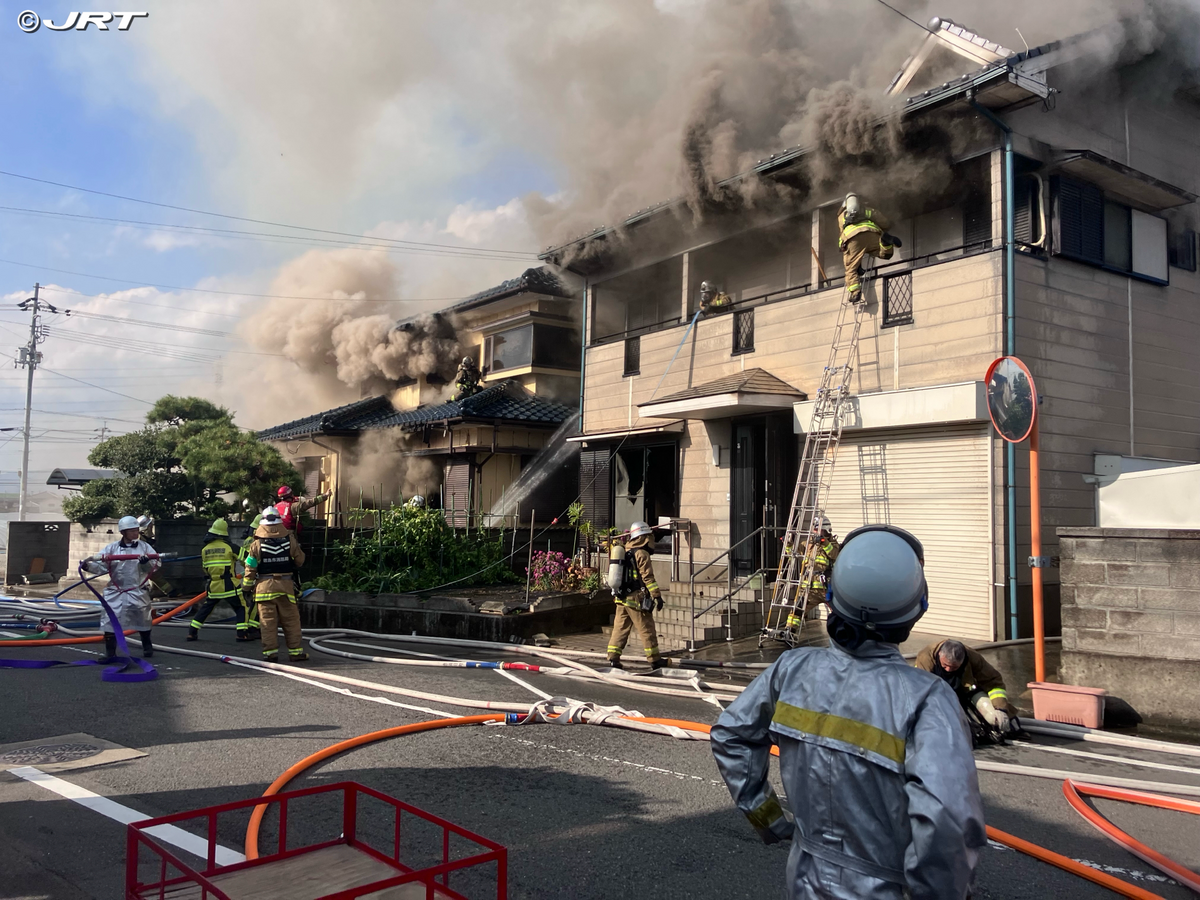 徳島市で民家2棟全焼　住人2人が病院に搬送されるも命に別条なし【徳島】