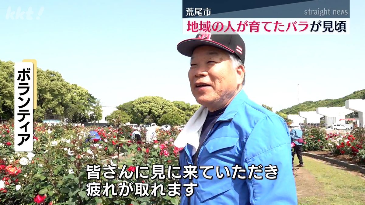 清掃するボランティア