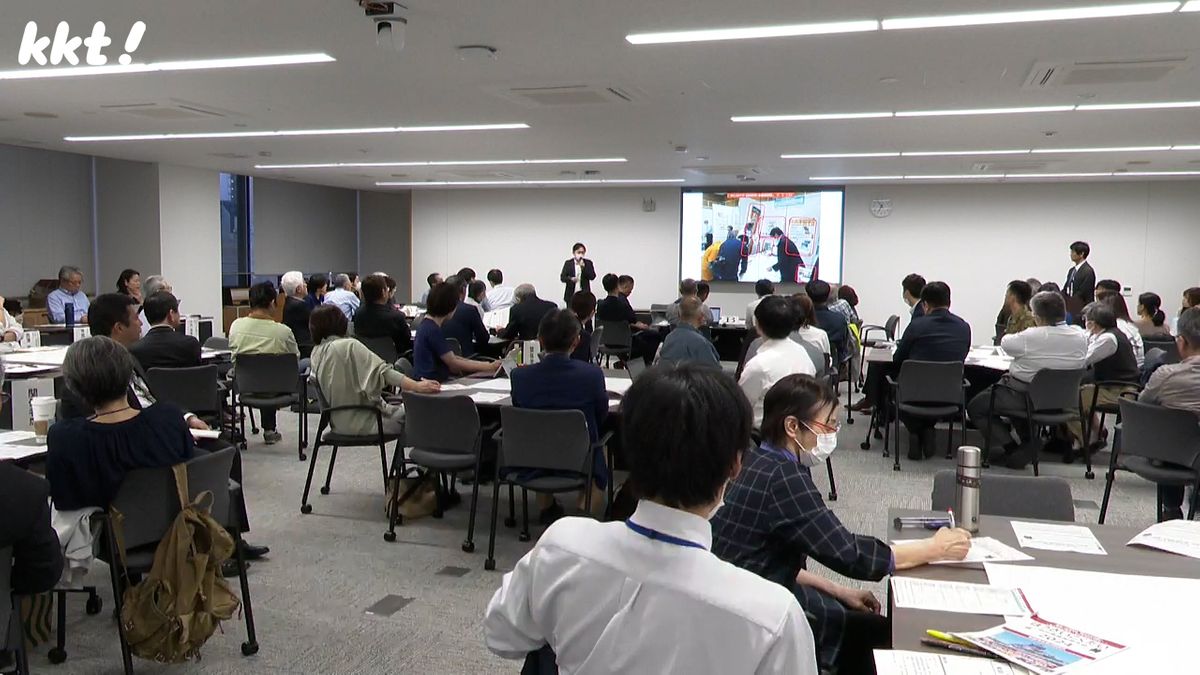 県庁防災センター(25日･熊本市)