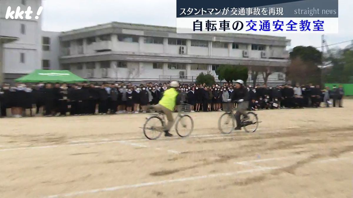 スタントマンが交通事故を再現