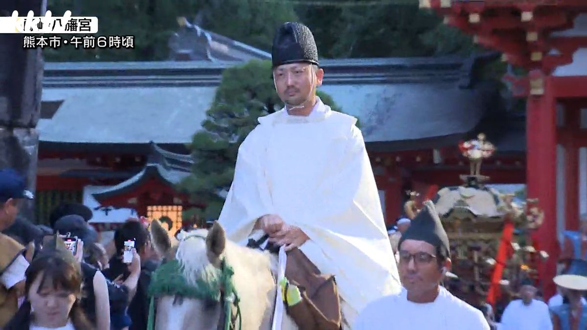 神幸行列(午前6時頃･藤崎八旛宮)