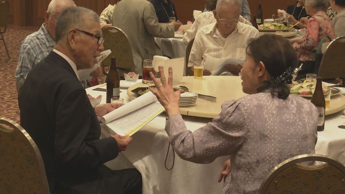 4年ぶりの同窓会 お酒も会話も進む