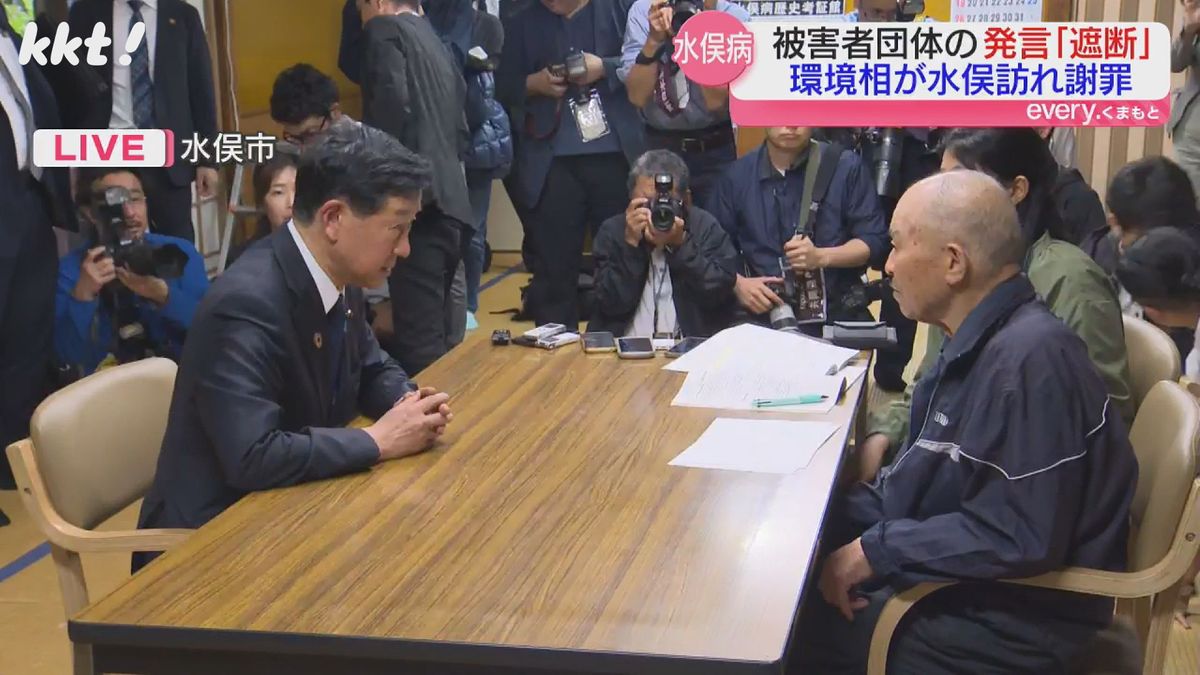 伊藤信太郎環境相(左)と松﨑重光さん(右)