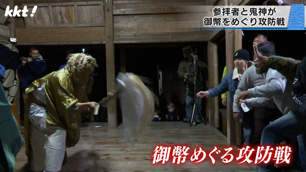 縁起物めぐり参拝者と鬼神が激しい攻防戦 菊池市無形民俗文化財「穴川
