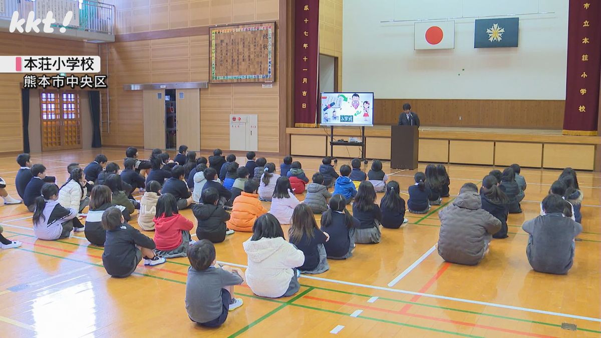 本荘小学校の始業式(8日･熊本市中央区)