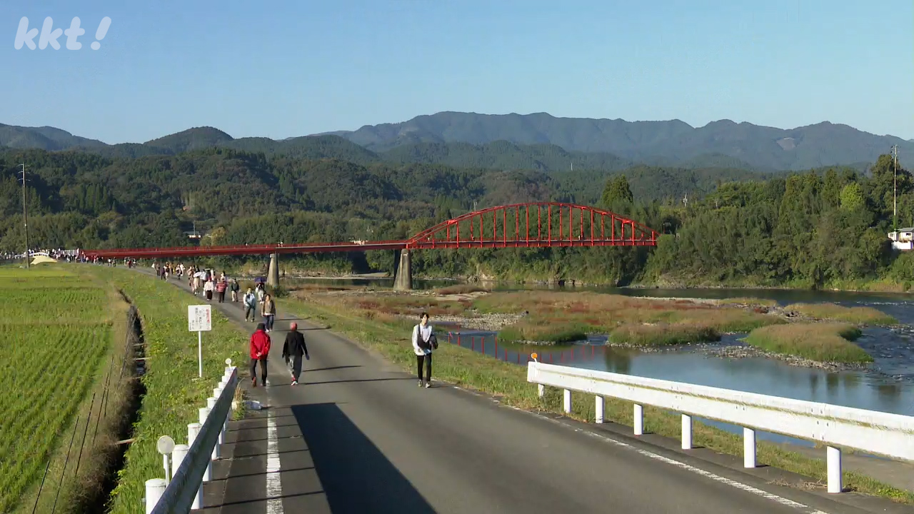 夏目友人帳」にも登場 人吉市の天狗橋 豪雨災害から復旧しアニメファン