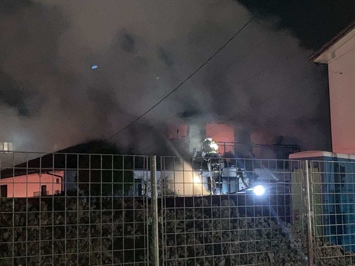 【速報】熊本市の小学校近くで建物火災