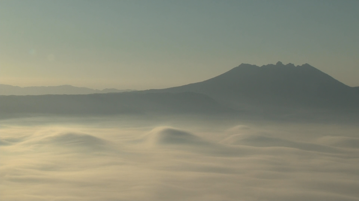 【画像で見る】幻想的な光景 "小雪”の阿蘇谷に雲海広がる