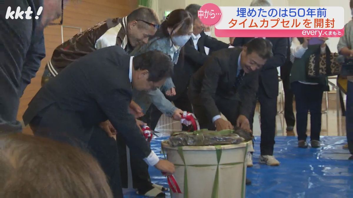 タイムカプセルの開封作業