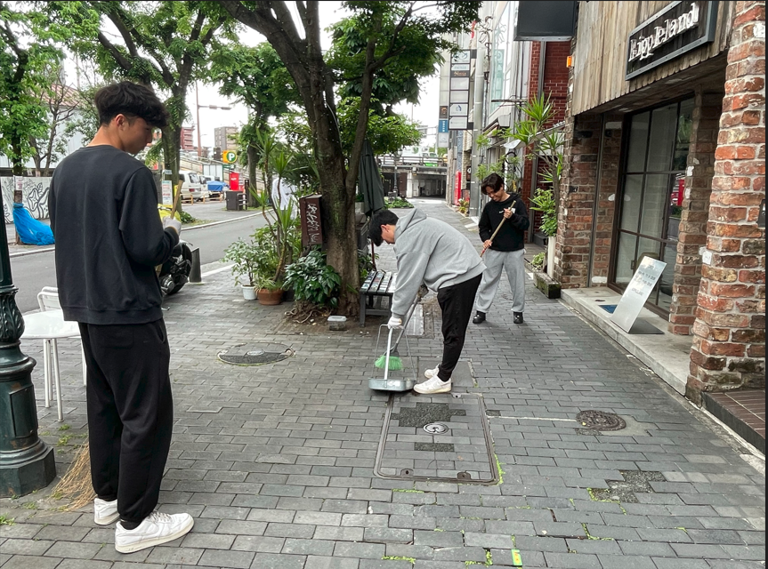 東海大生の清掃活動
