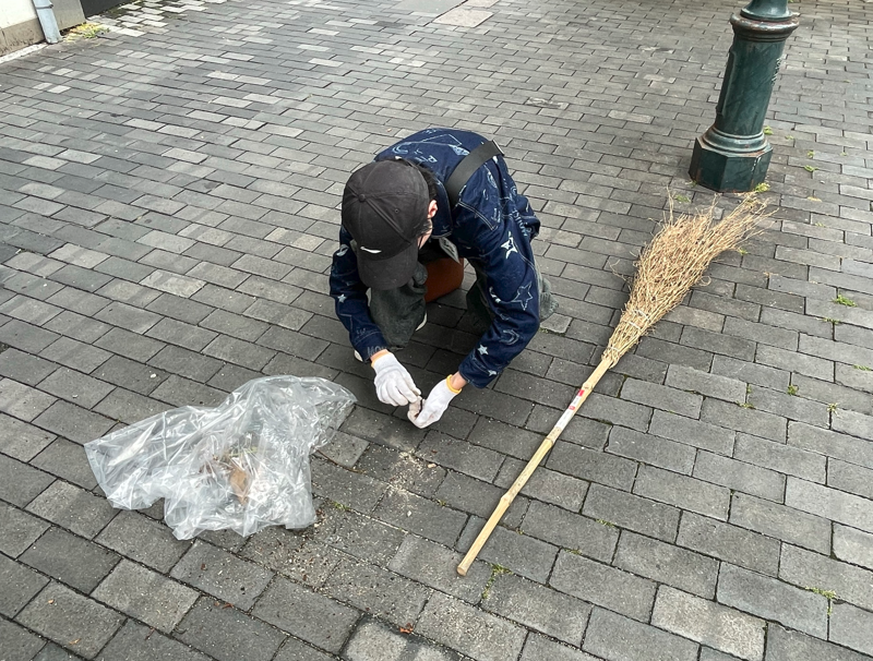 東海大生の清掃活動
